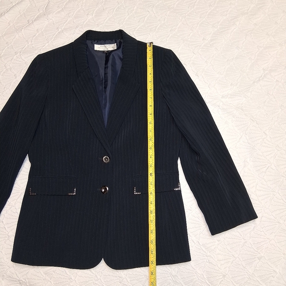TAHARI elegant Classic Navy Pinstripe Women's Blazer Size 10p - Picture 4 of 16